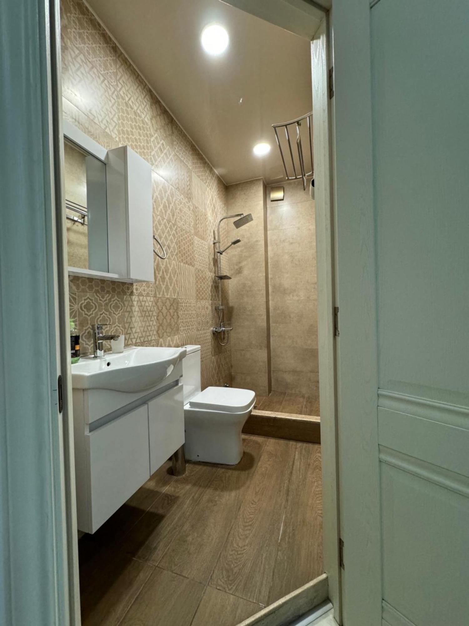 Iko'S Family Apartments Batumi Bagian luar foto