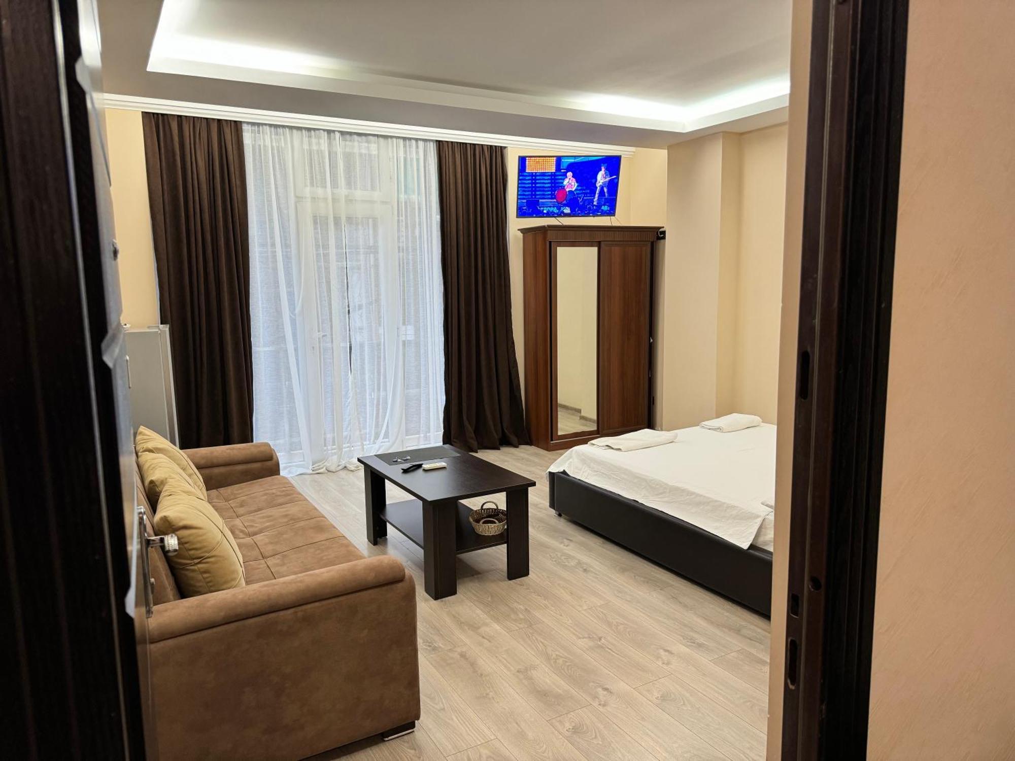 Iko'S Family Apartments Batumi Bagian luar foto