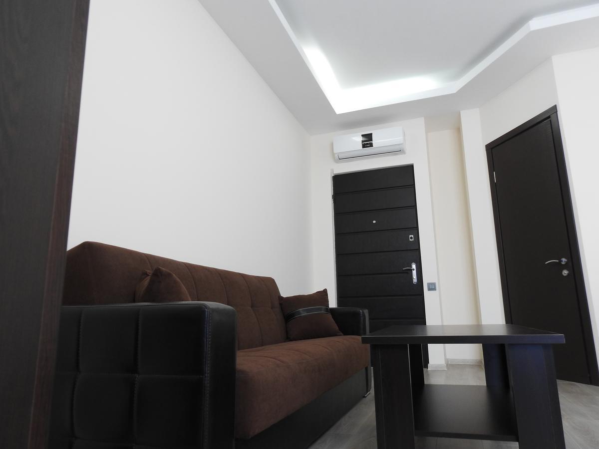 Iko'S Family Apartments Batumi Bagian luar foto