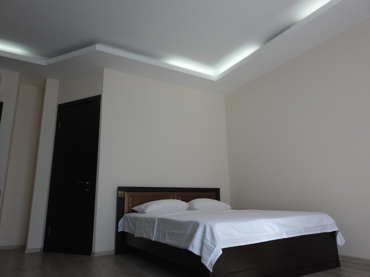 Iko'S Family Apartments Batumi Bagian luar foto