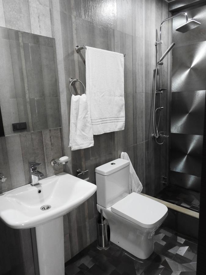 Iko'S Family Apartments Batumi Bagian luar foto